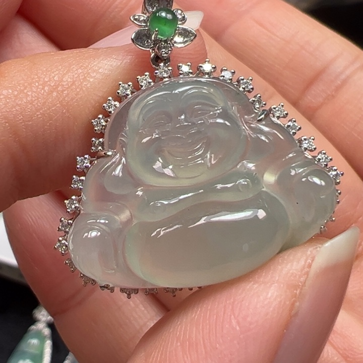 翡翠18K金镶嵌颈饰吊坠