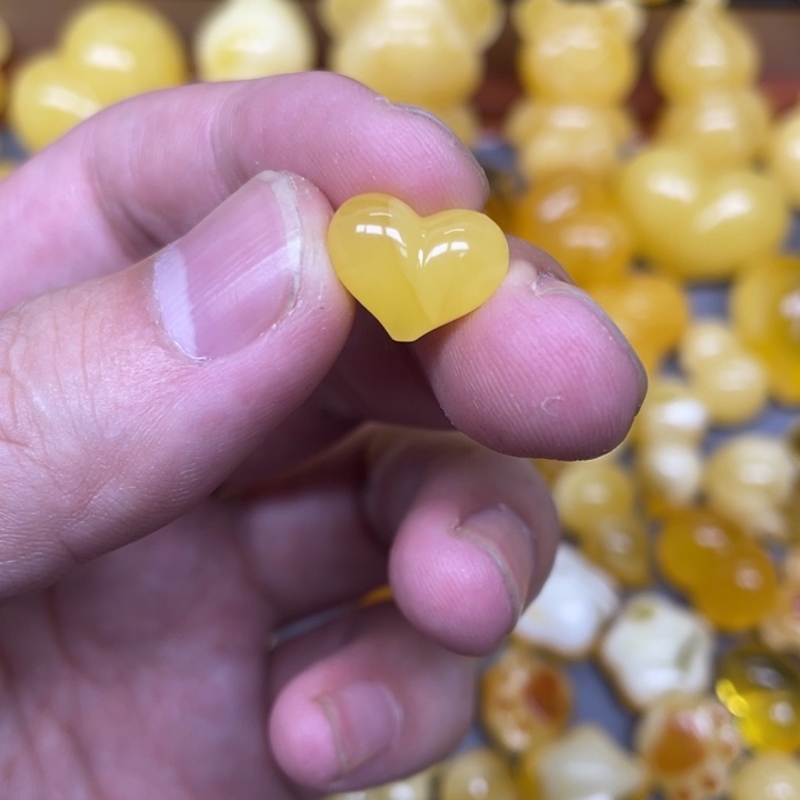 琥珀未镶嵌珠宝奇石