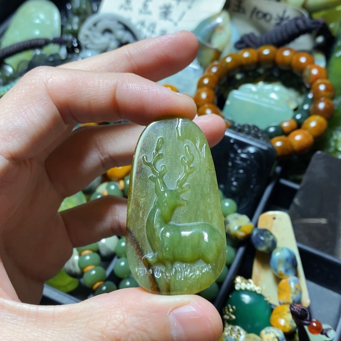 蛇纹石玉未镶嵌颈饰