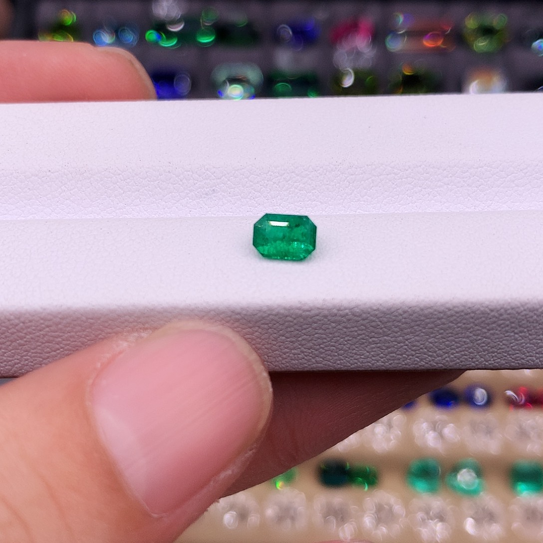 祖母绿裸石未镶嵌