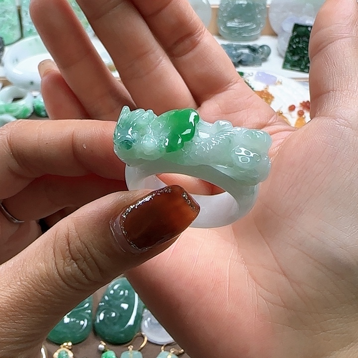 翡翠颈饰未镶嵌龙扳指圈口21.5