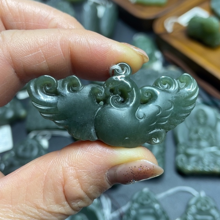 岫岩老玉（透闪石质玉）颈饰未镶嵌