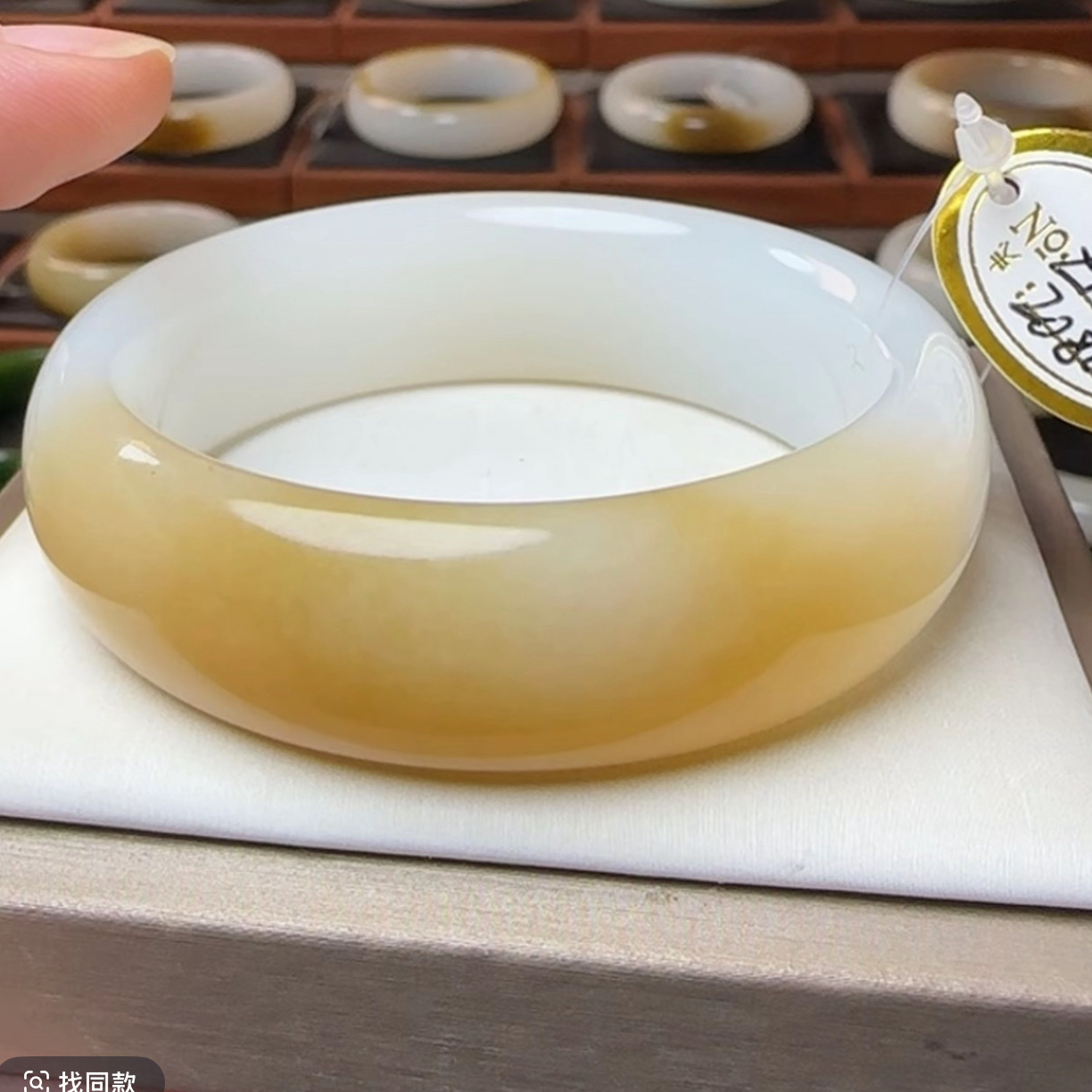 宽版轮胎糖的半山水和田玉手镯