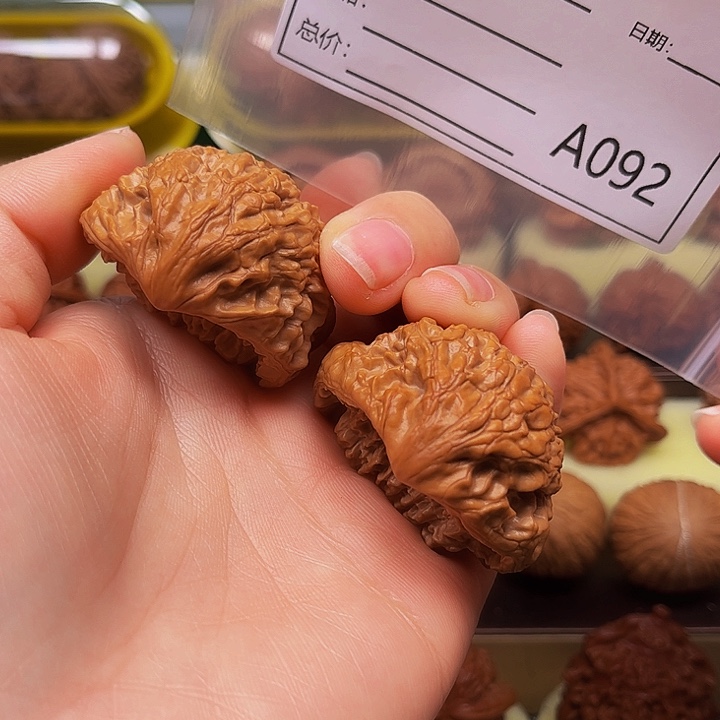 文玩核桃把件t x y wo lo'