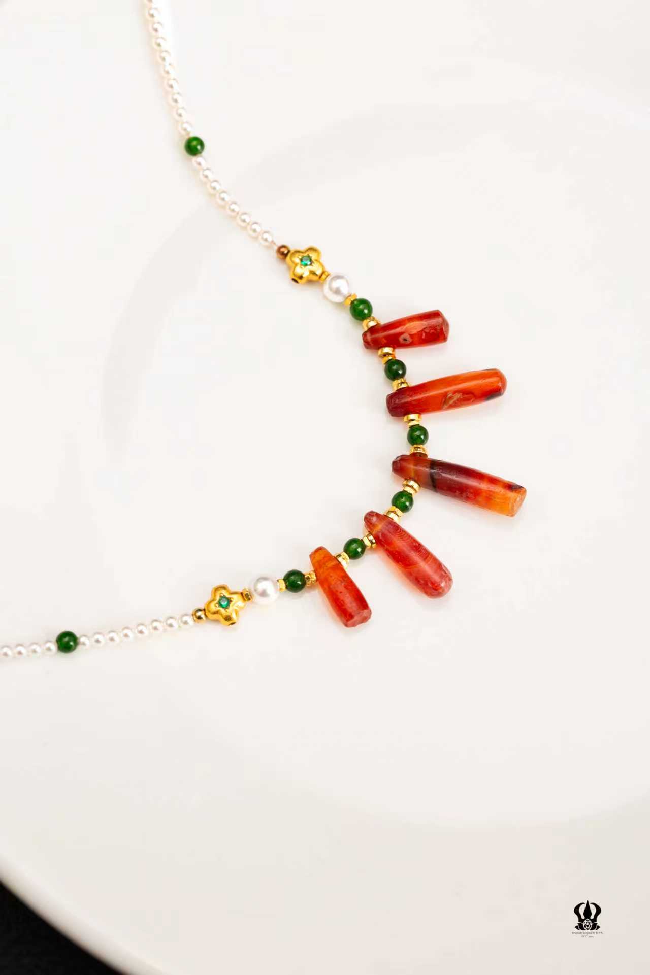 非金属仿水晶吊坠 五颗红色吊坠项链