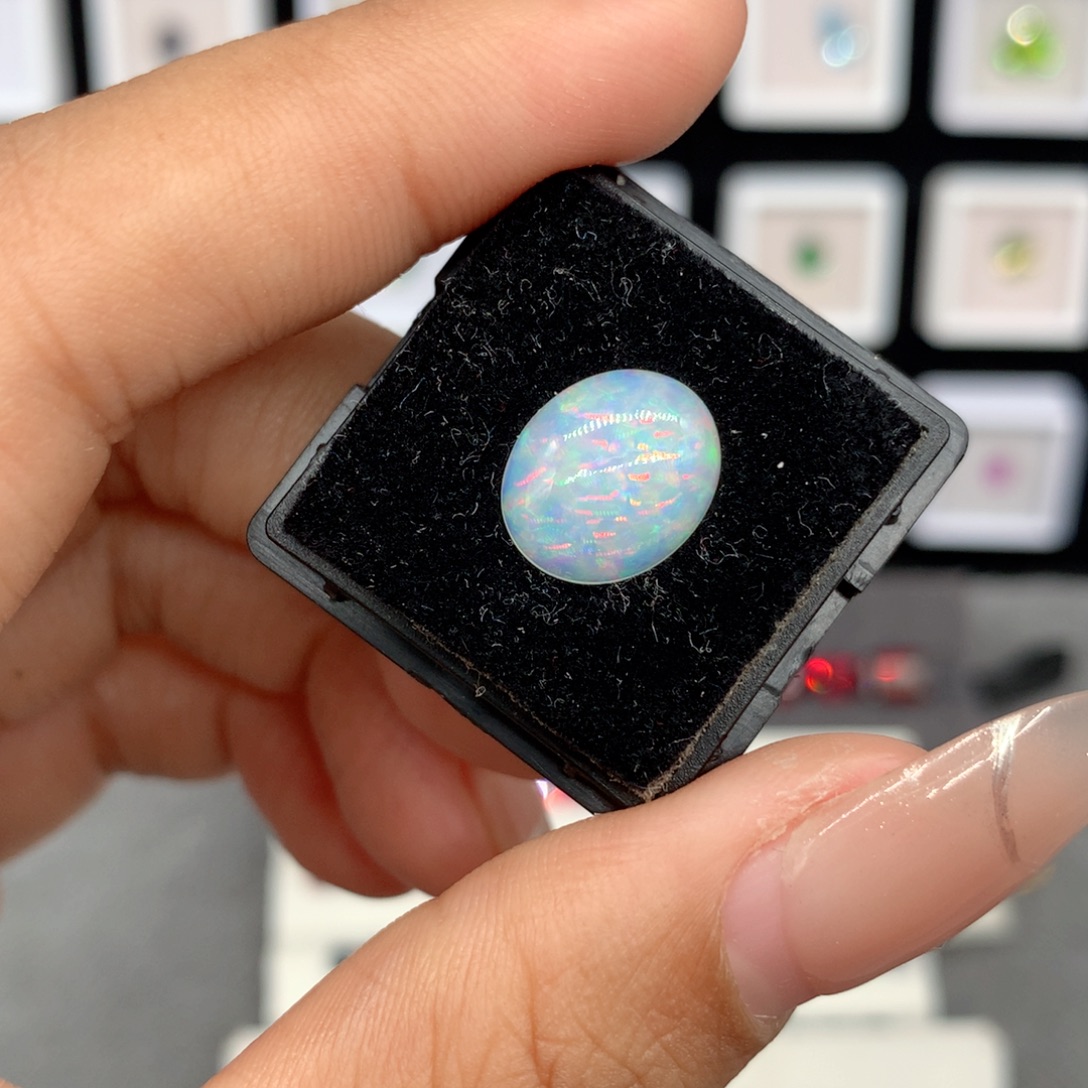 欧泊未镶嵌裸石2.75克拉