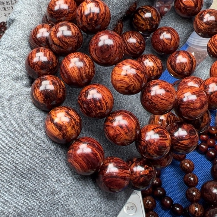 花梨木类红降15圆珠黑金满油超一档