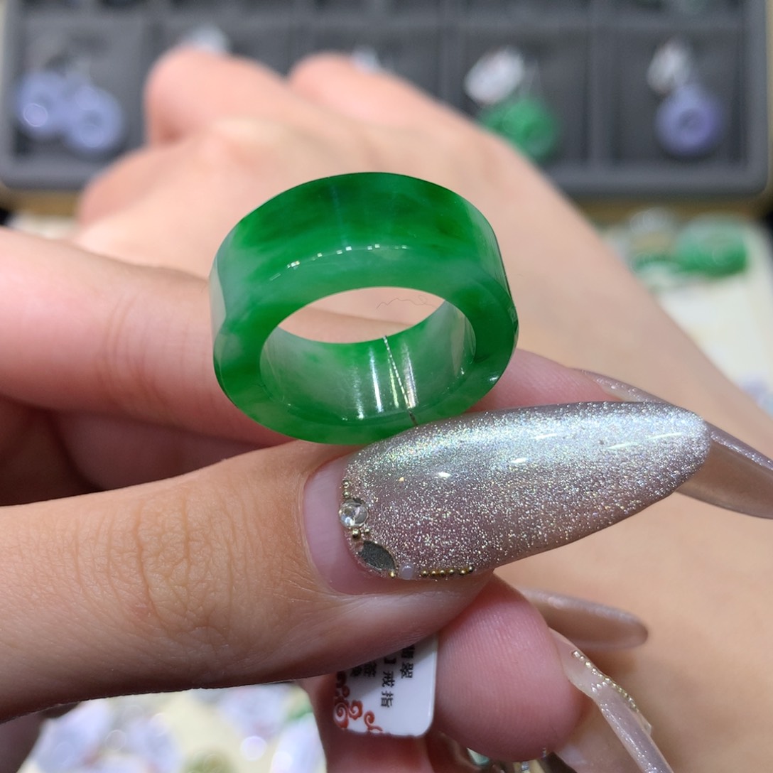 翡翠戒指未镶嵌10-11辣绿