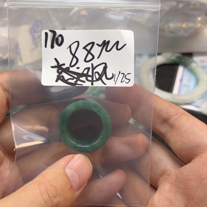 翡翠戒指未镶嵌风*飘