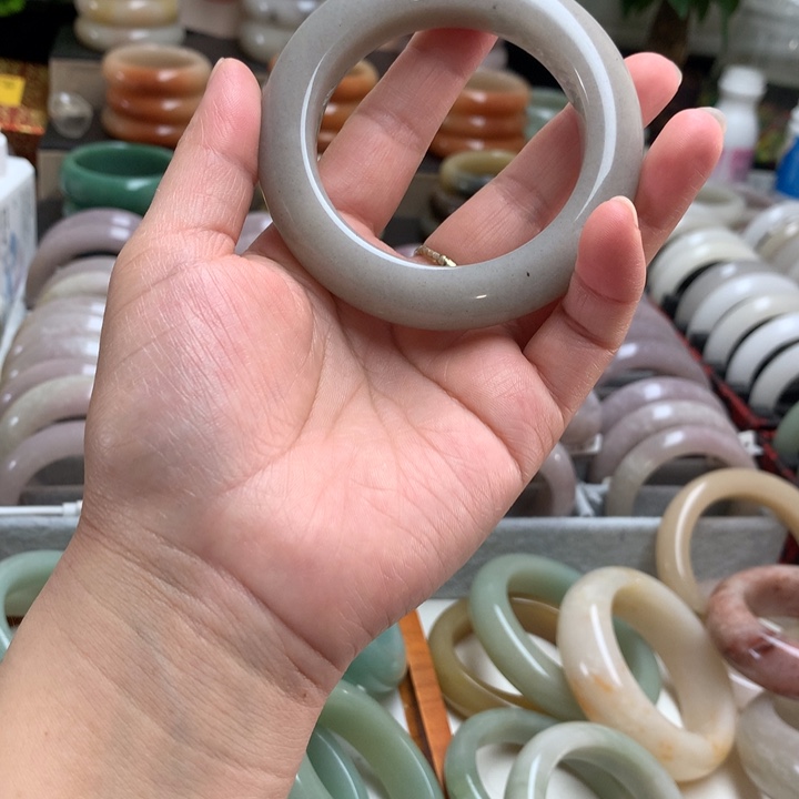 石英质玉未镶嵌手镯