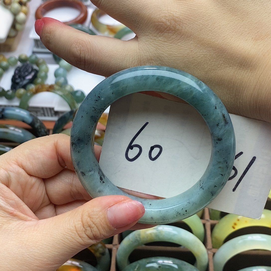 蛇纹石玉手镯合金