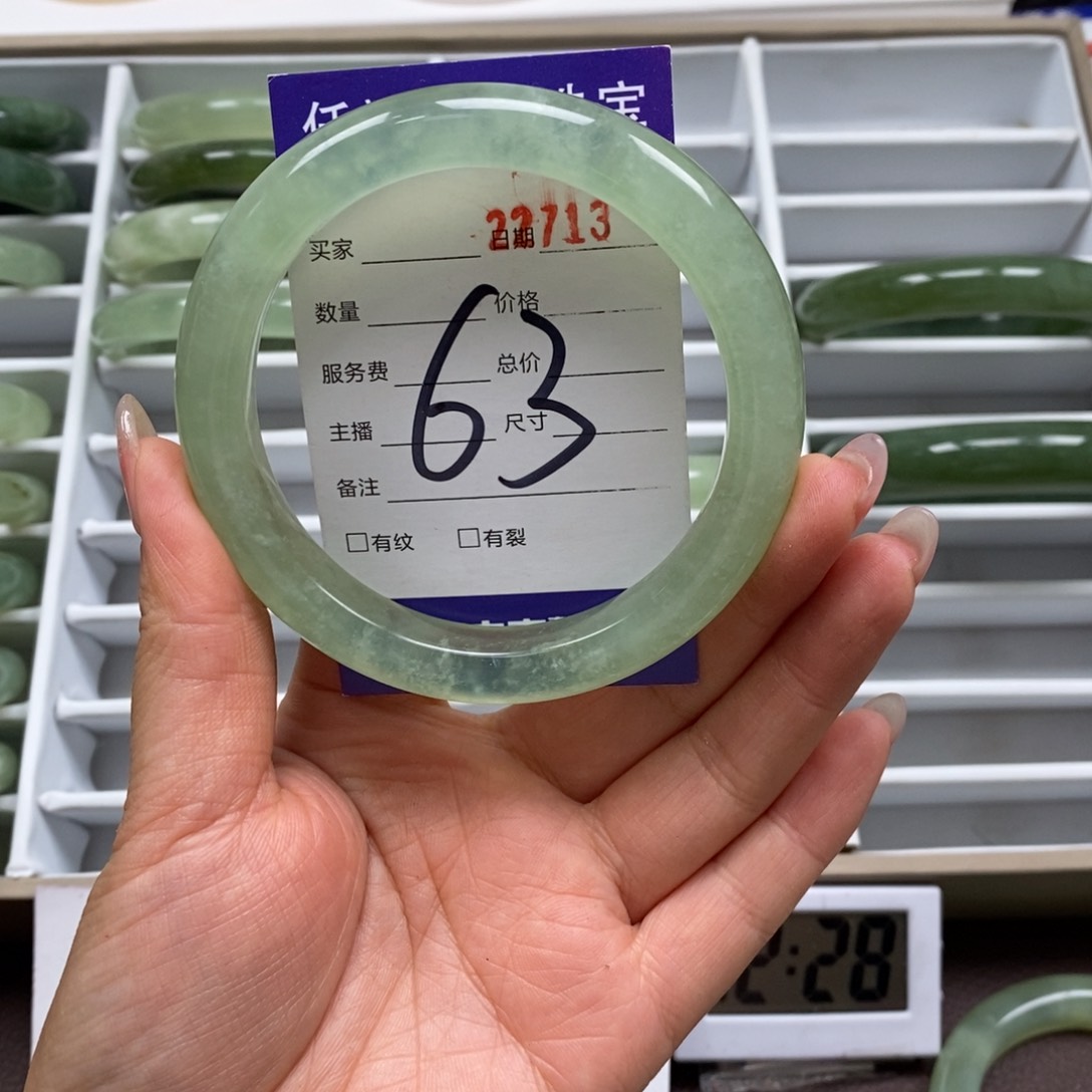 岫玉手镯未镶嵌我