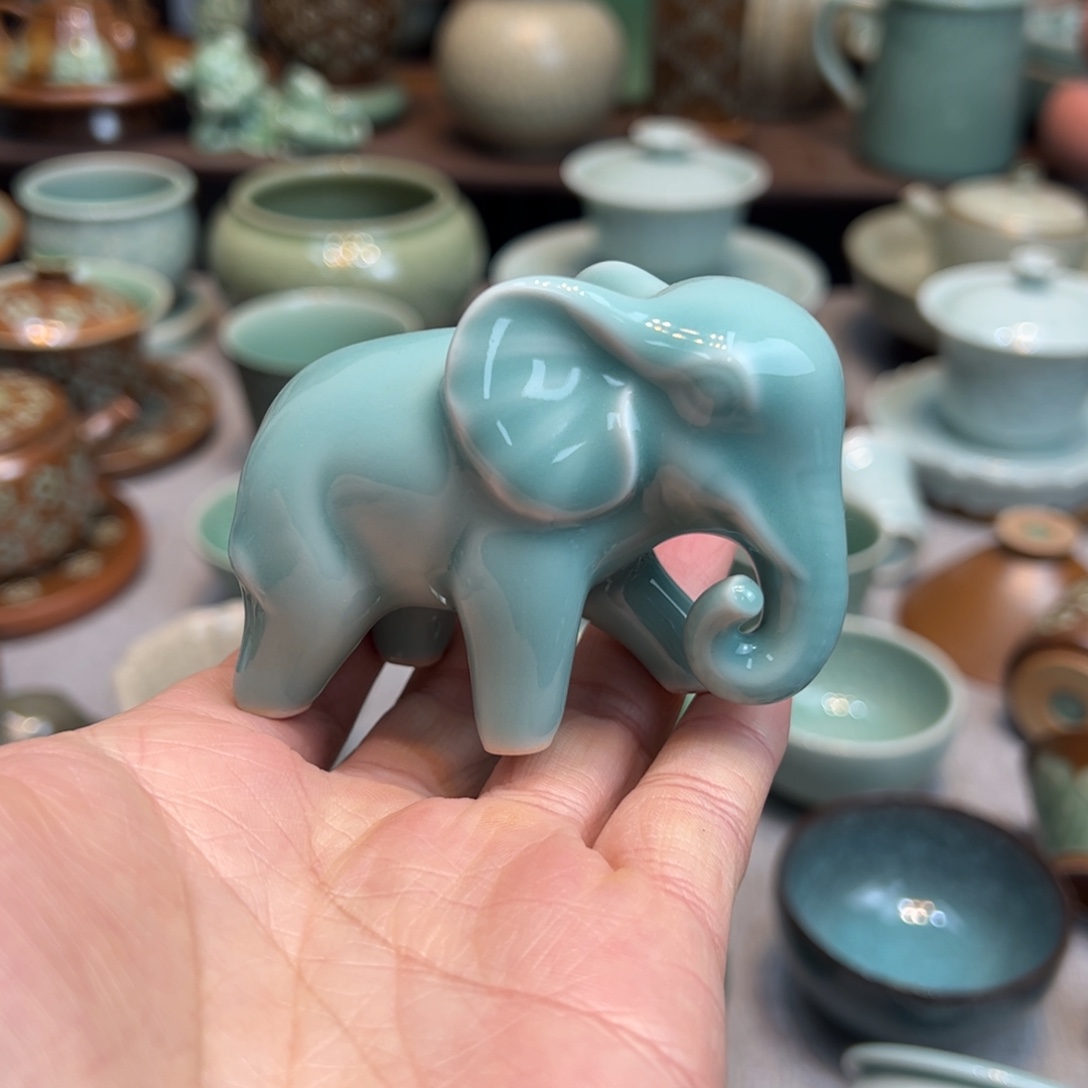 陶摆件龙泉天青小象