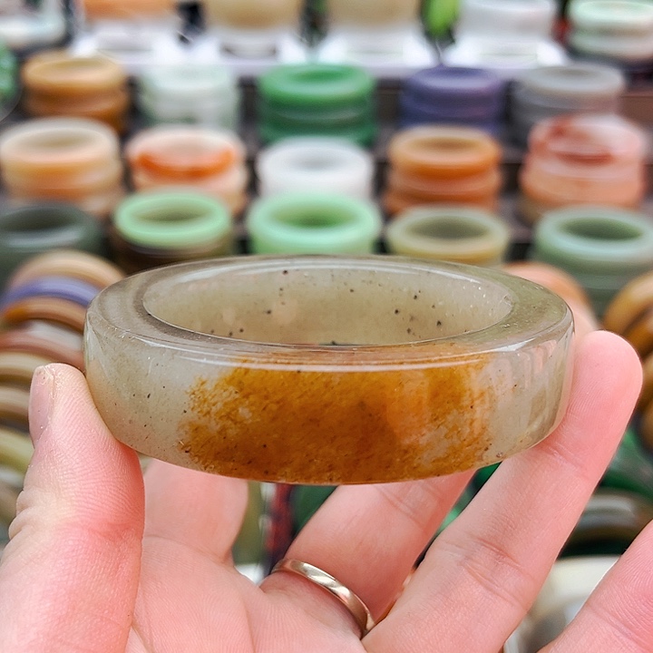 未镶嵌手镯（圆镯）石英质玉