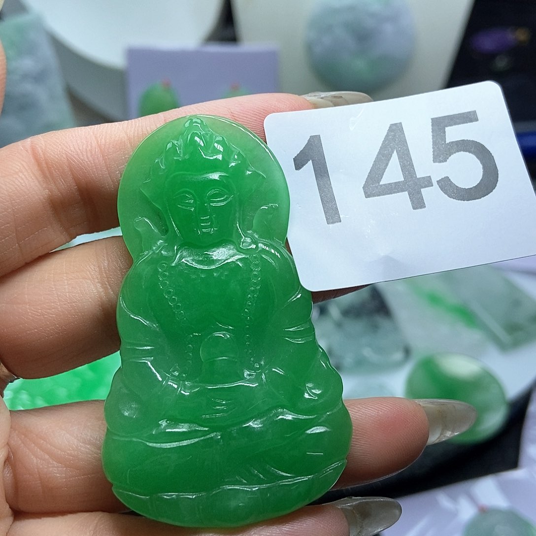 翡翠吊坠(赠链)未镶嵌