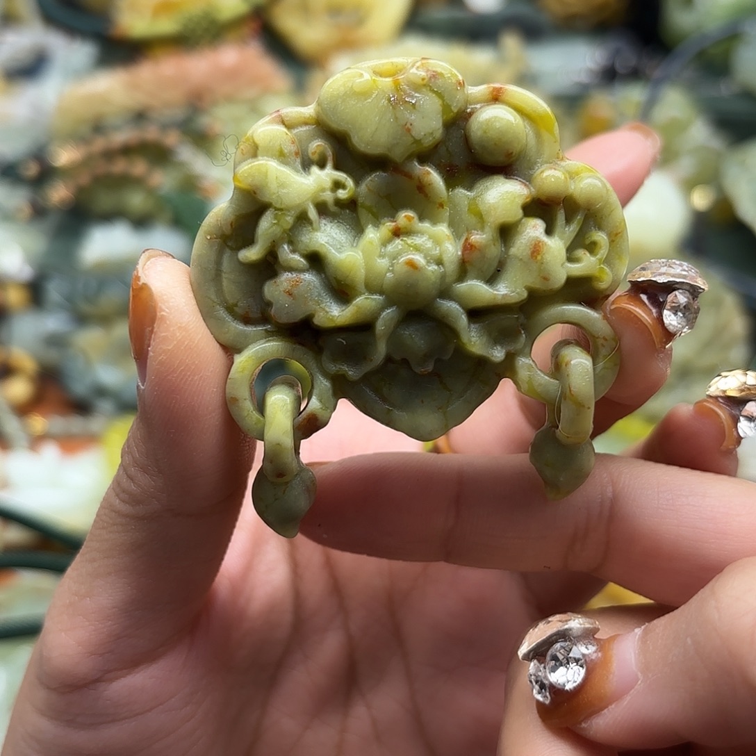 蛇纹石玉未镶嵌吊坠