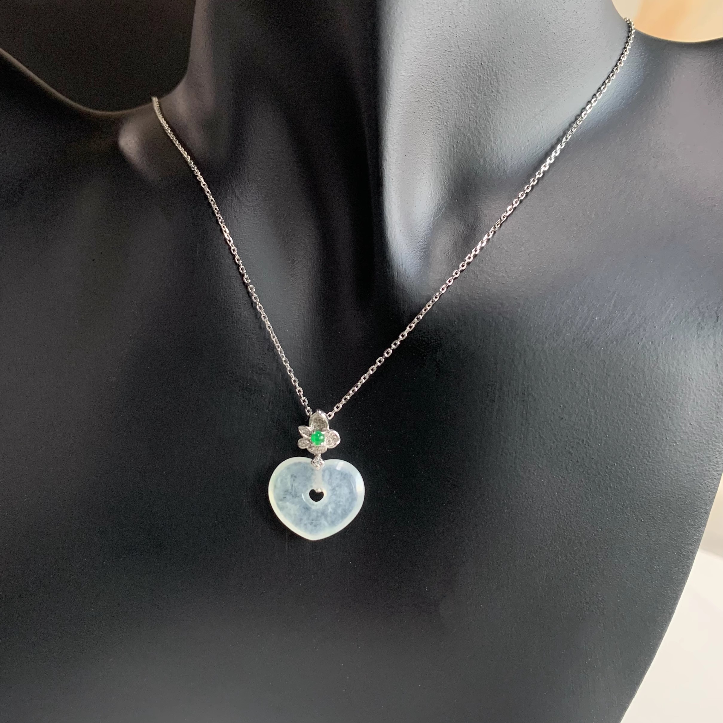 全新未使用  【缅料保A带证】18k天然翡翠高冰心形平安扣吊坠 1526