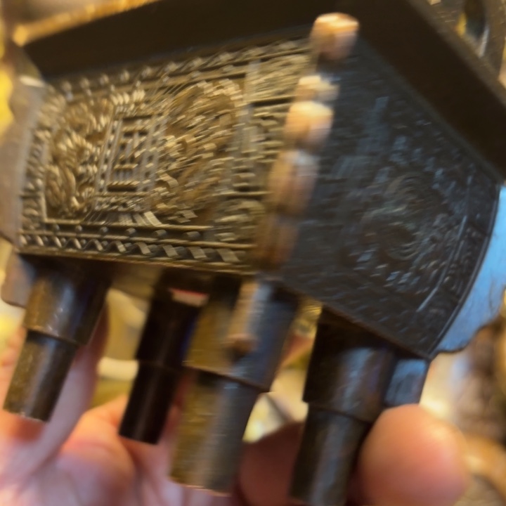 铜器摆件    点击下单