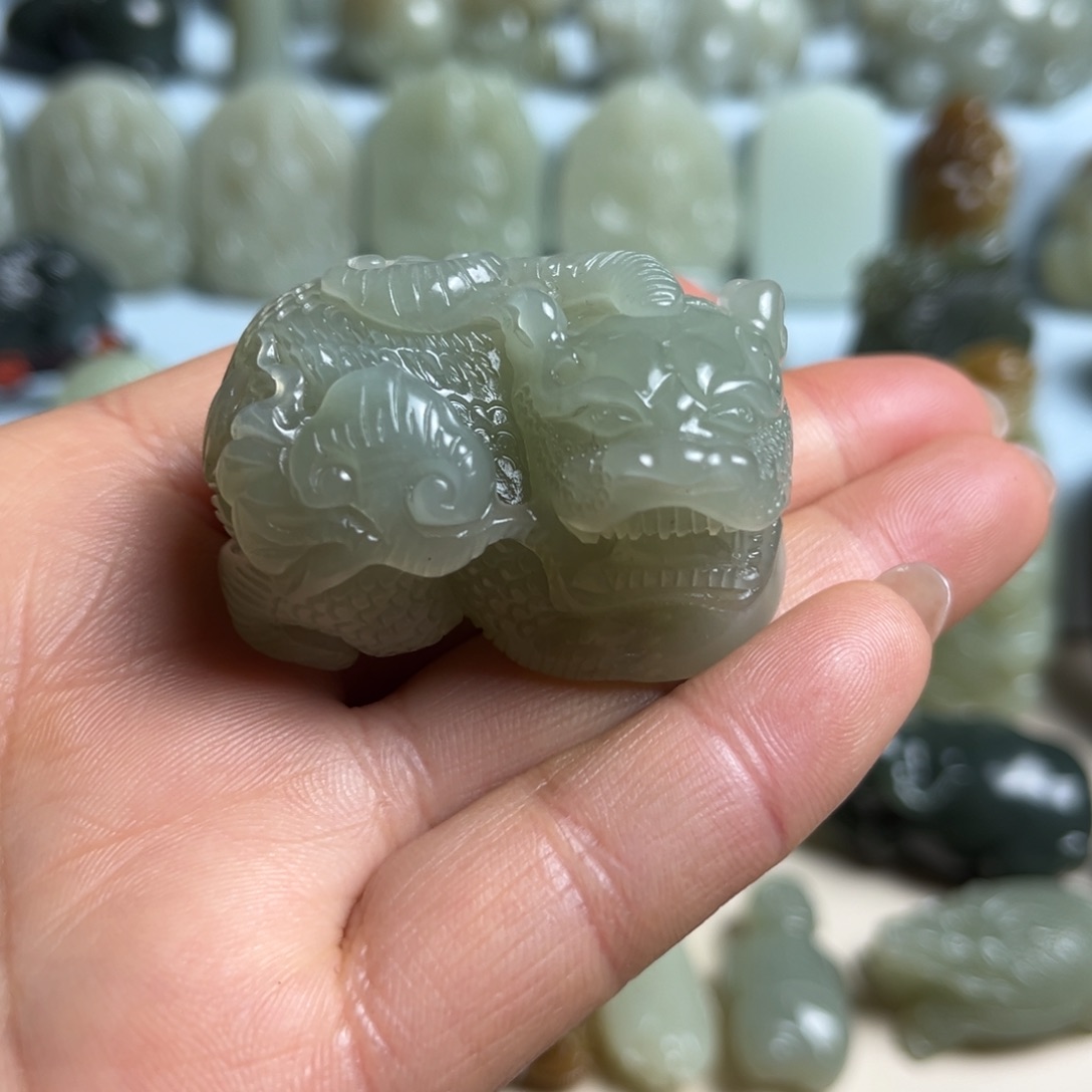 和田玉未镶嵌把件