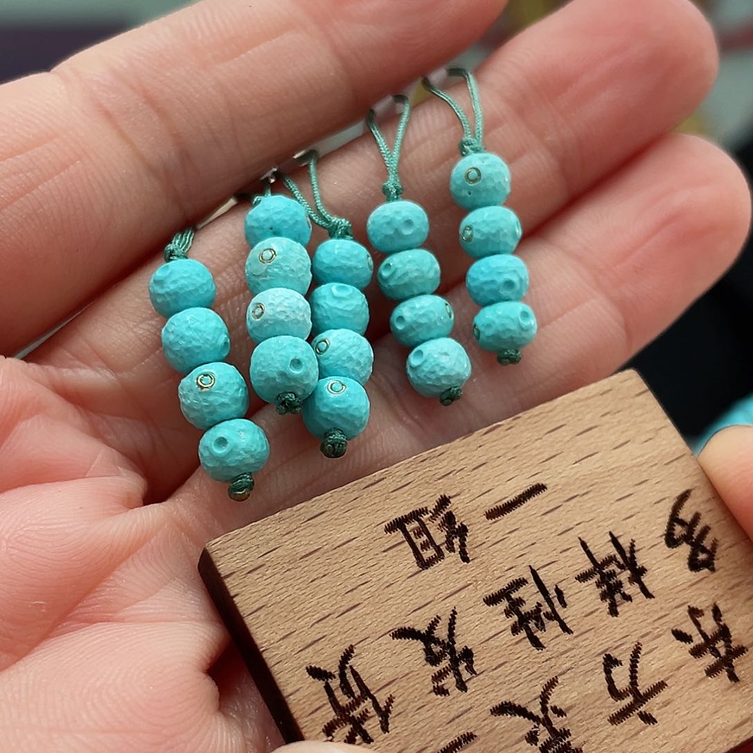 绿松石颈饰未镶嵌