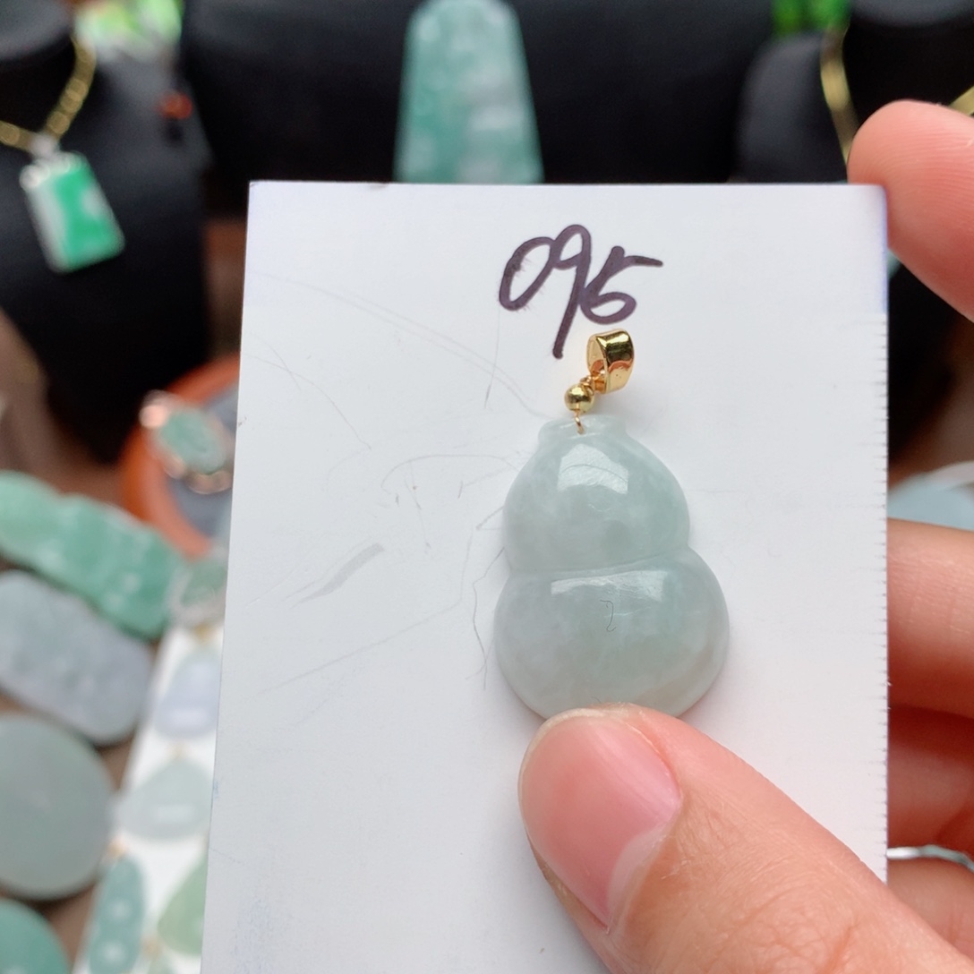 翡翠颈饰合金吊坠