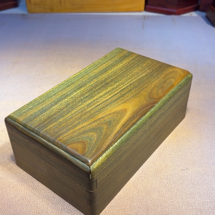 可***以机关盒。            