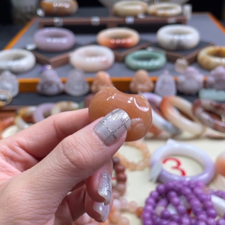 未镶嵌手镯石英质玉范****?