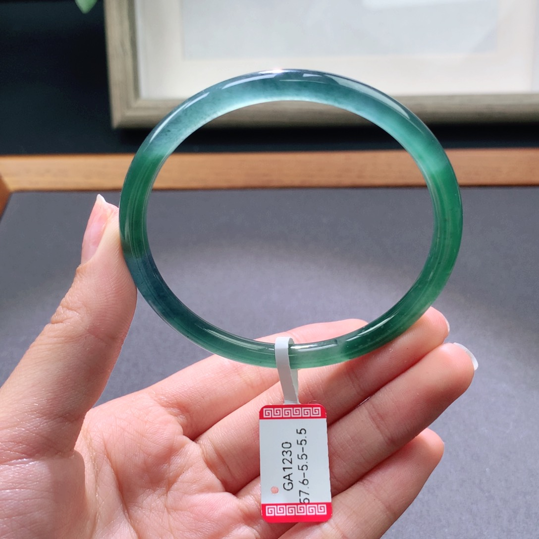 翡翠手镯未镶嵌天然翡翠手镯叮当镯