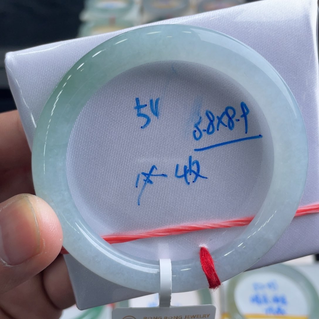 翡翠手镯未镶嵌翡翠手镯