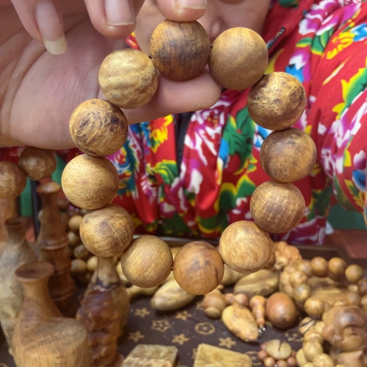 有***仪松木于老三琥珀木