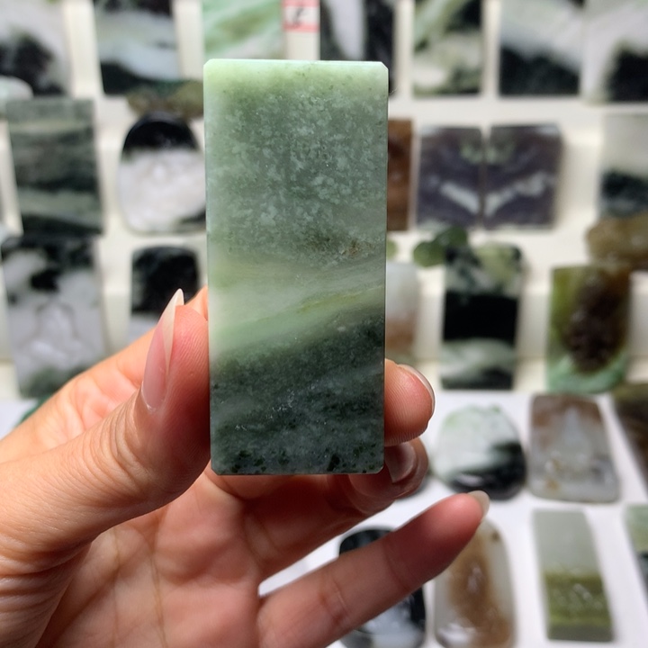 独山玉未镶嵌颈饰