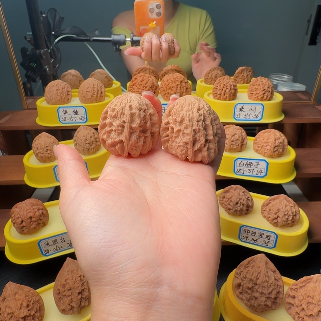 文玩核桃吊坠42.5全品暴雪