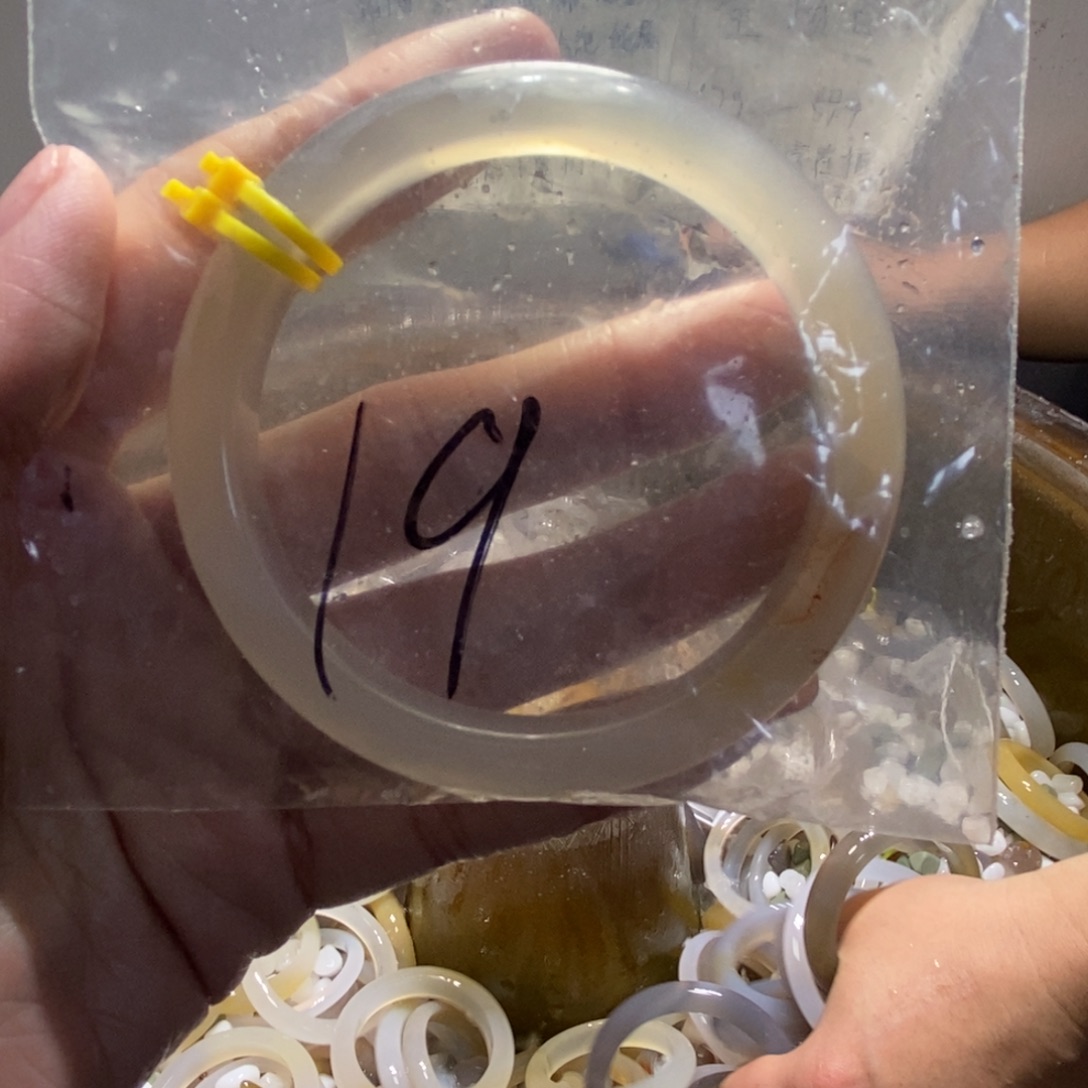 淮***暝玛瑙/玉髓未镶嵌手镯19号