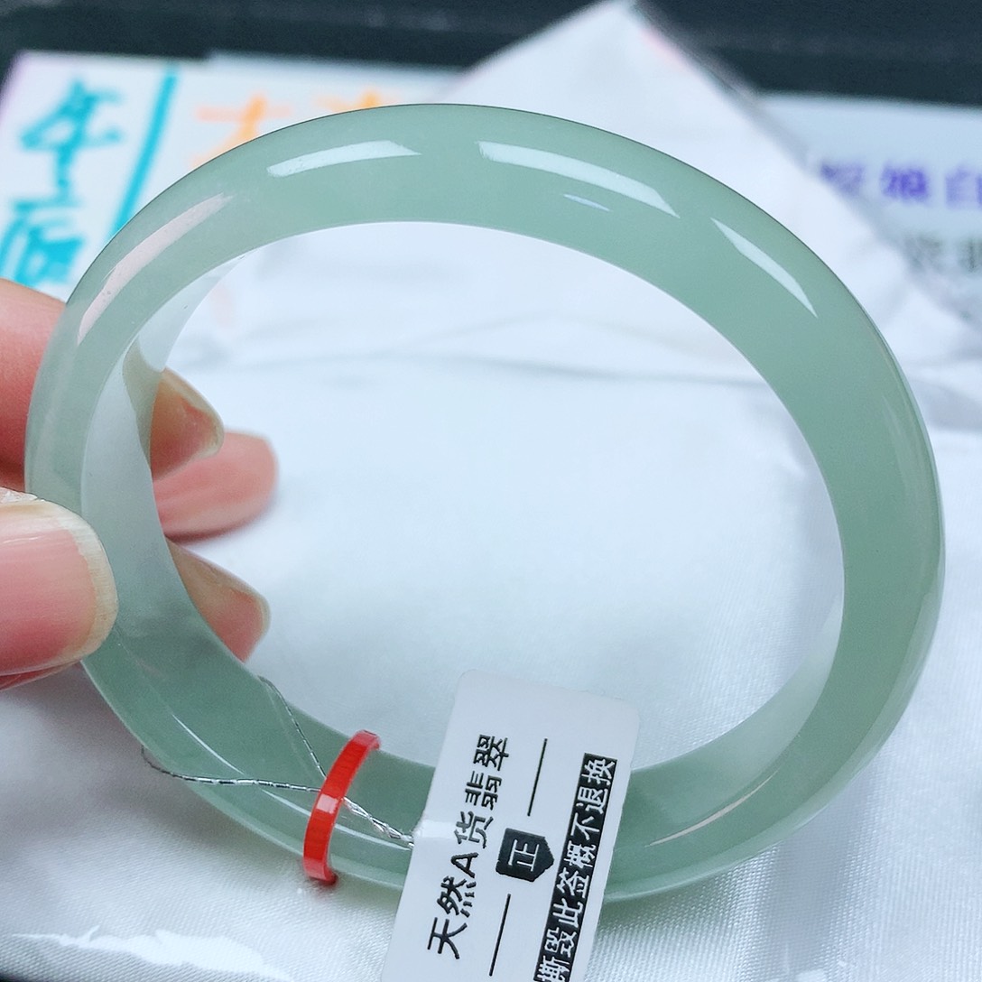 翡翠手镯未镶嵌55贵