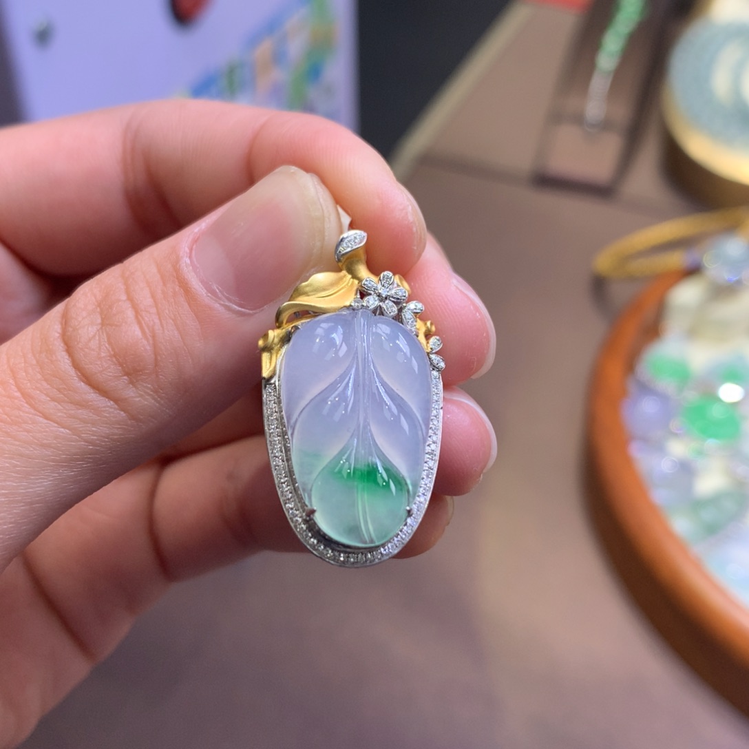 翡翠18K金镶嵌颈饰翡翠