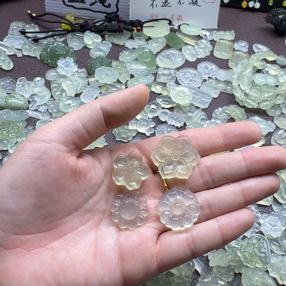 奥***哦蛇纹石玉合金颈饰