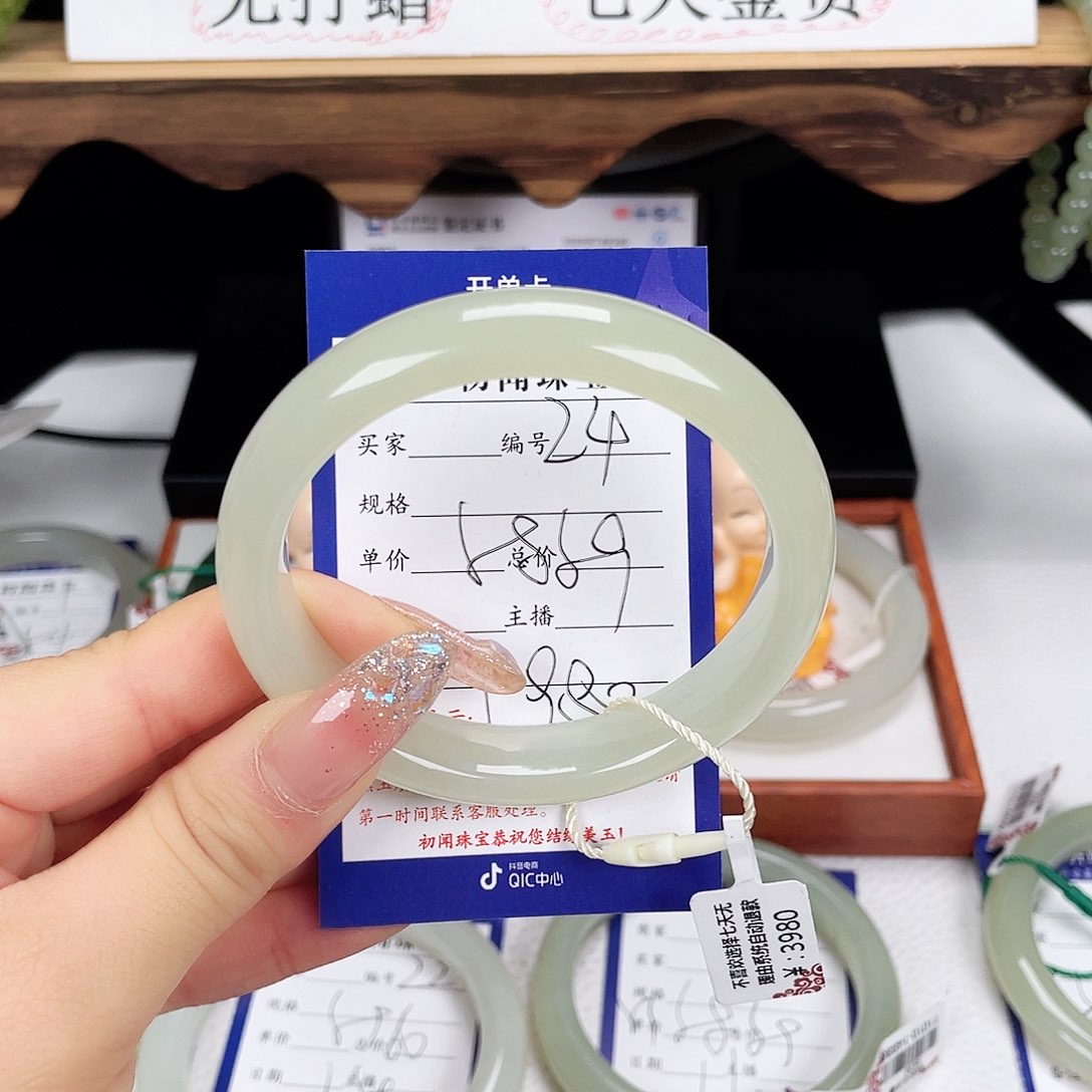 和田玉手镯未镶嵌