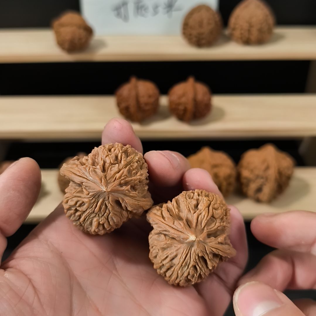 文玩核桃吊坠40南疆有黄