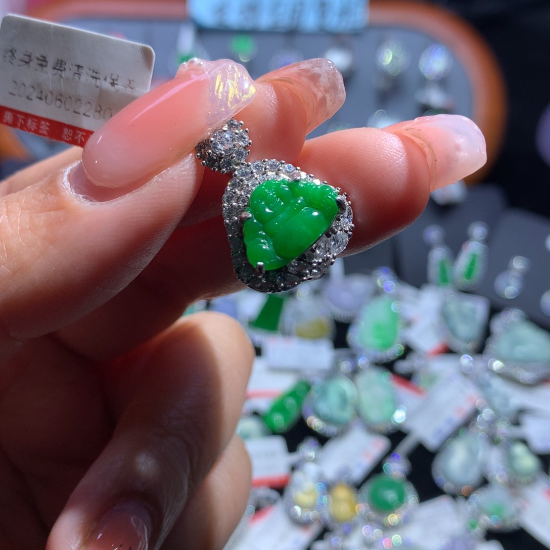 翡翠颈饰银S925镶嵌天然翡翠A货缅料高冰阳绿佛公吊坠