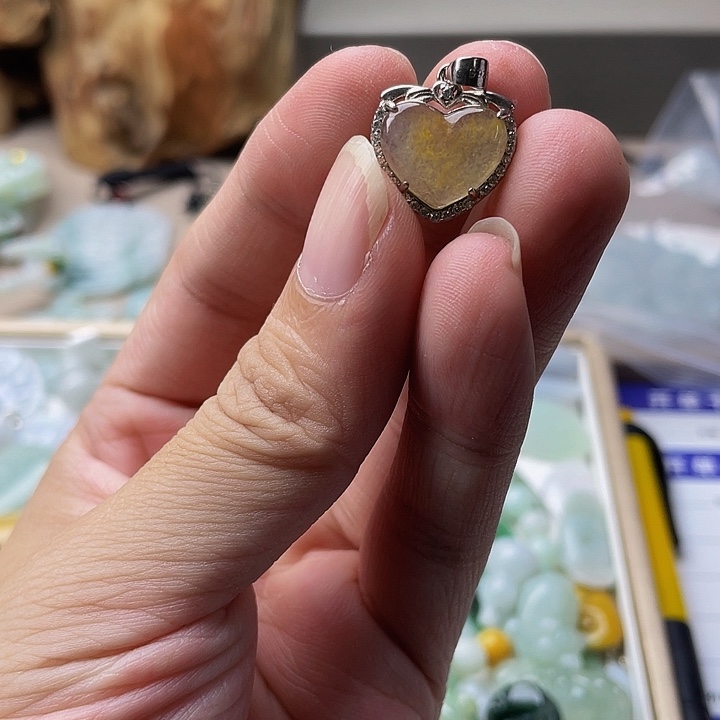 翡翠未镶嵌颈饰翡翠