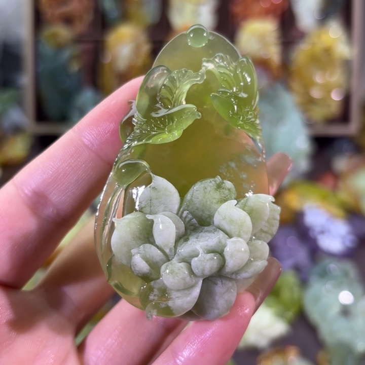 未镶嵌蛇纹石玉颈饰璐