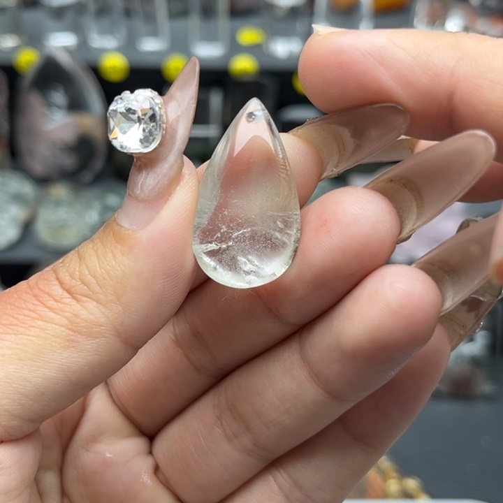 未镶嵌吊坠(赠链)水晶