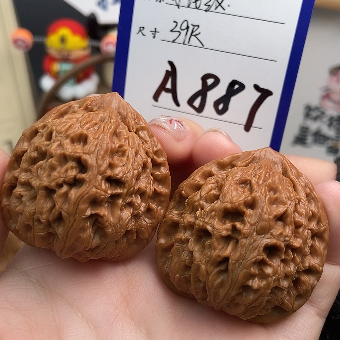 文玩核桃吊坠水龙纹