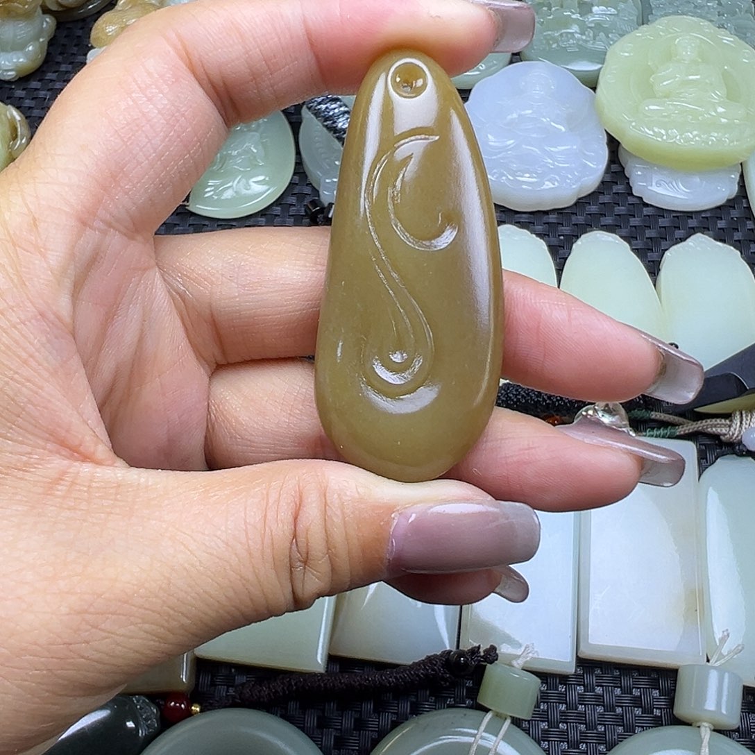 和田玉未镶嵌颈饰卡59.3