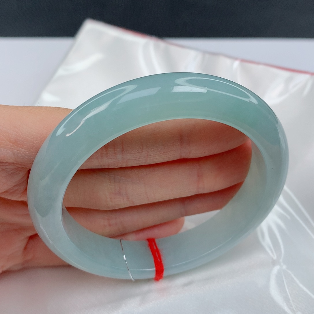 翡翠手镯未镶嵌56.8正圈湖水蓝