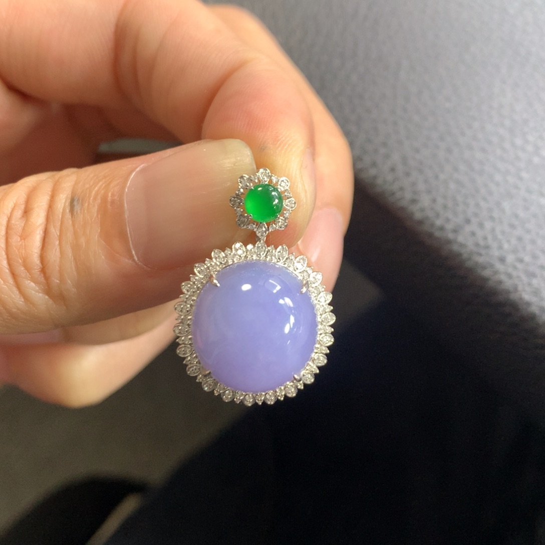 翡翠颈饰18K金镶嵌翡翠