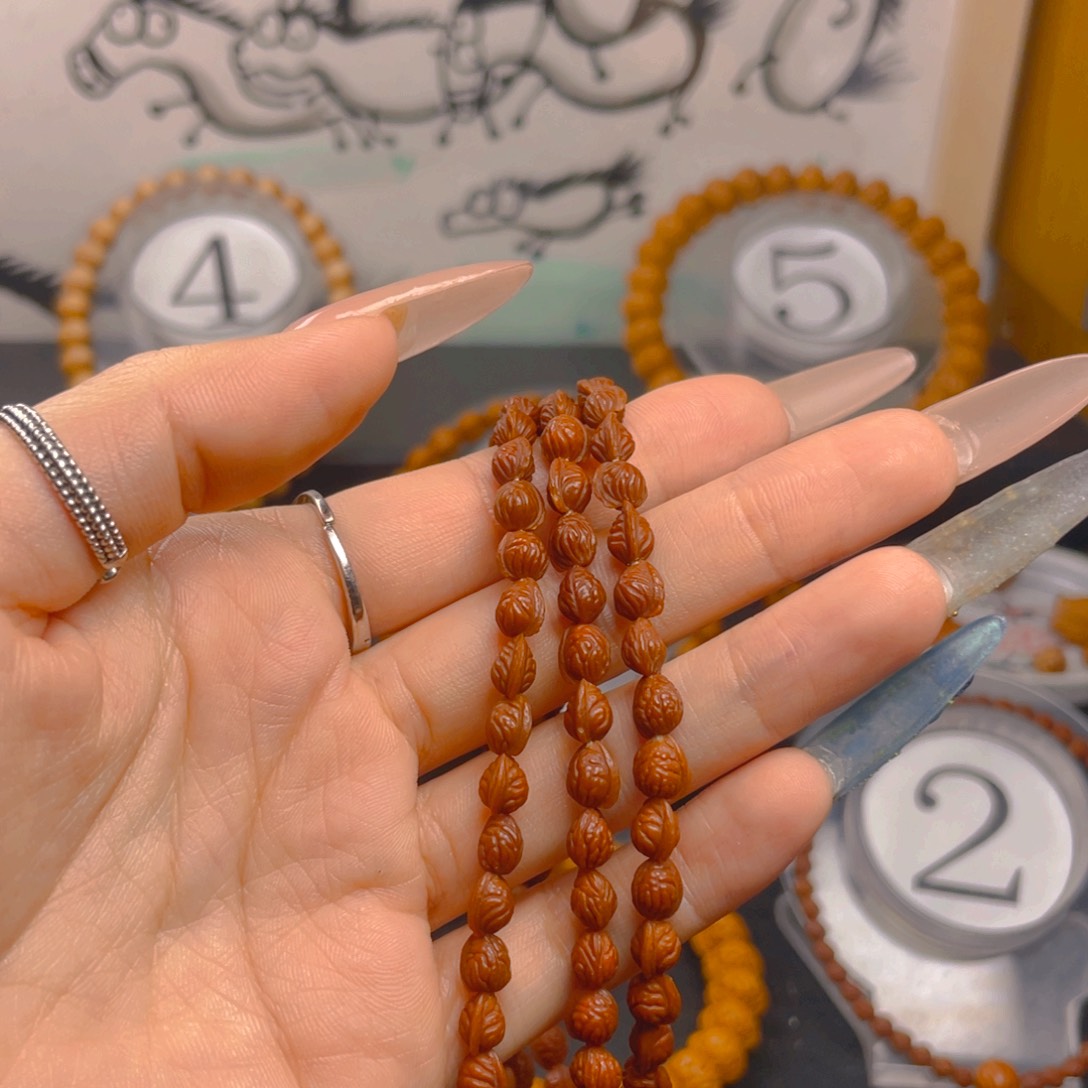 S***丶桃核吊坠0.55555555555