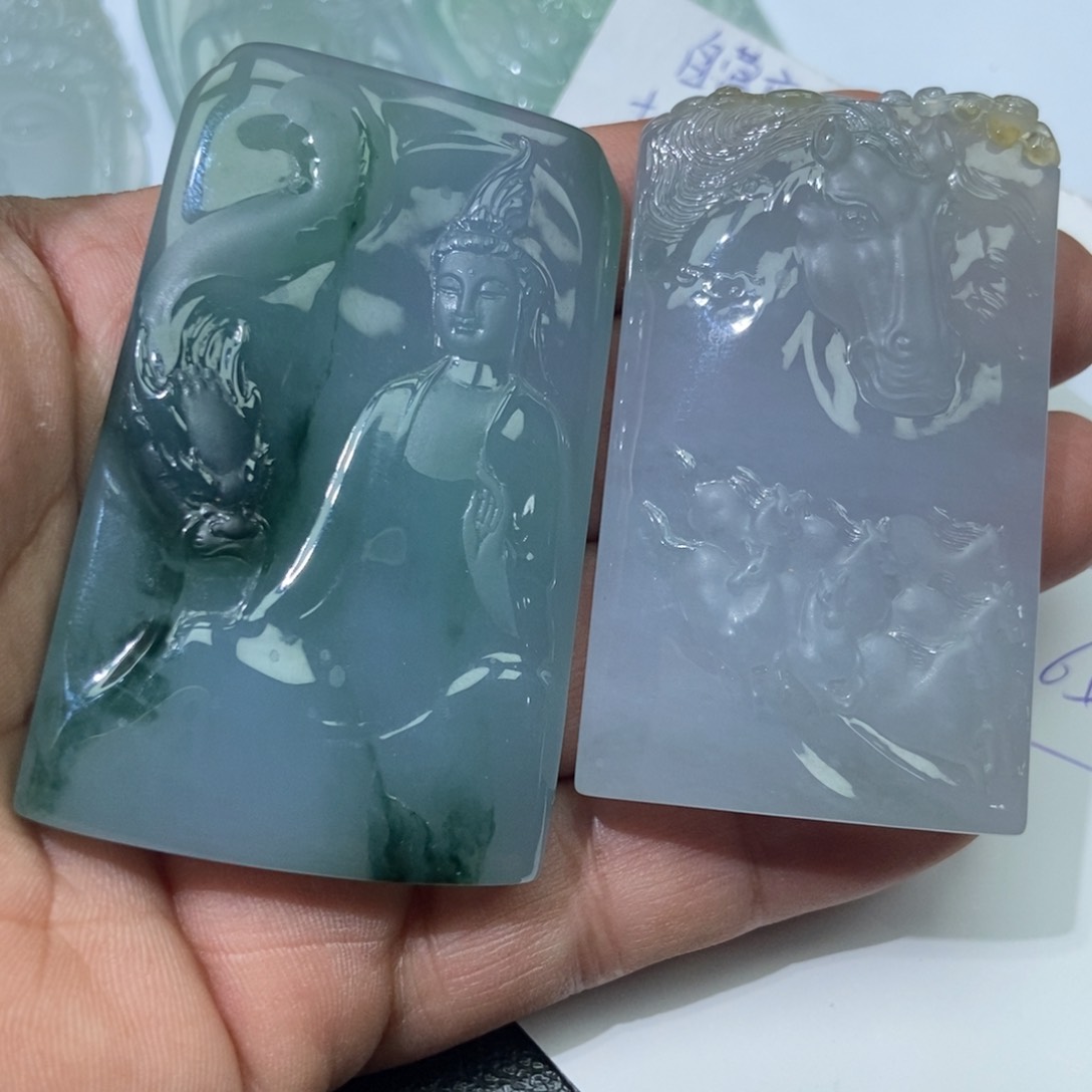 翡翠未镶嵌颈饰简**生翡翠