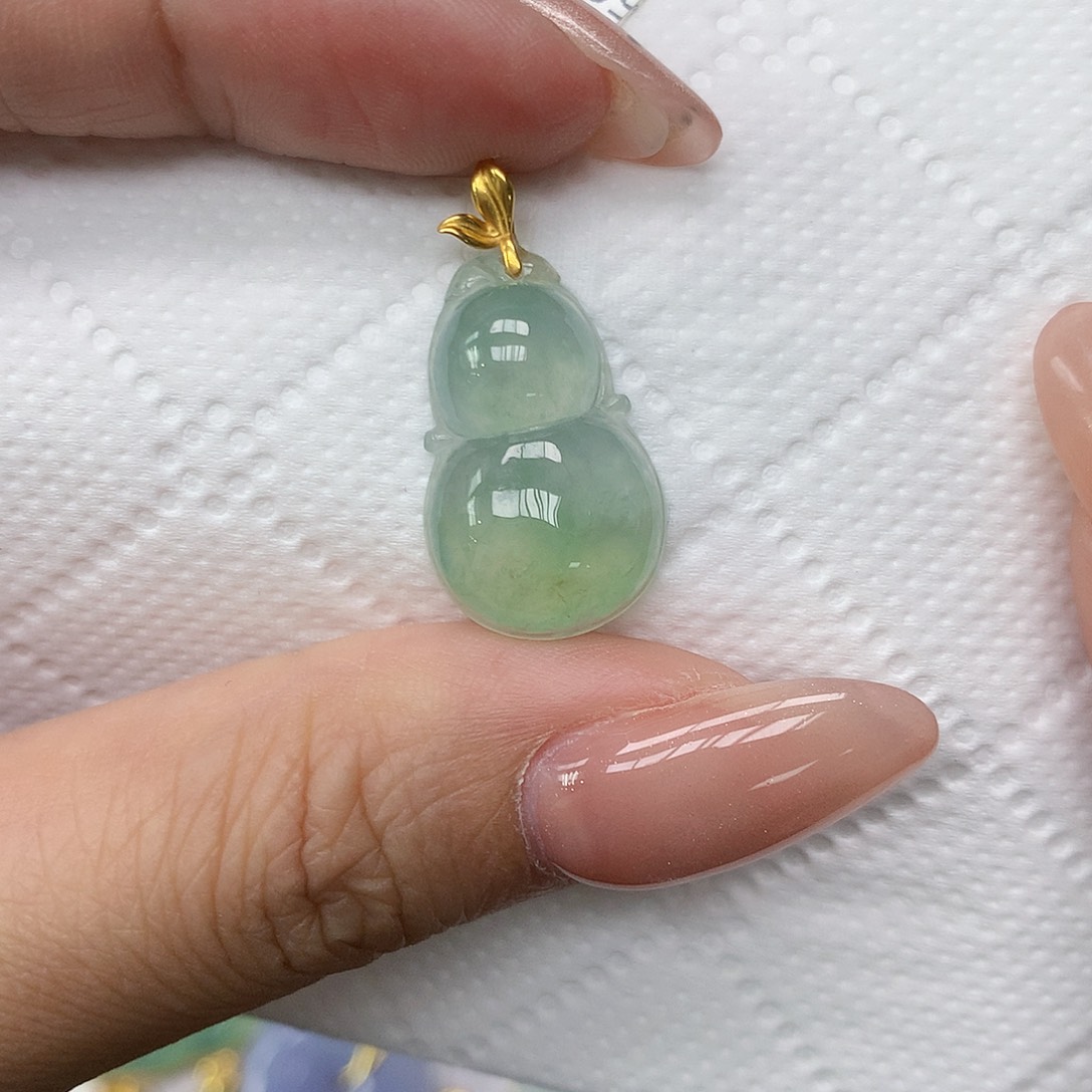 颈饰18K金镶嵌翡翠