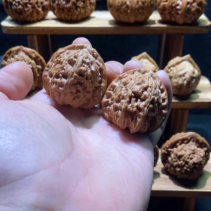 文玩核桃吊坠微修三角白39